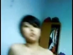 Miután egy ajándék férje sisak virtuális felesége, talált egy új öröm amatör házi porno az Ön számára. Míg a férfi a sisak, hogy megtalálja az összes érdekes dolgot a játék világában fantázia, akkor a feleség jött vissza barátja baszni, közvetlenül mögötte. A szokatlan árulás még mindig zavarja a hűtlenség nő tudatát.
