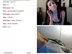 Rákot helyezett az ágyra, kissé amatőr házi sex videó az egyik oldalára nyomva a bugyiját, hogy kényelmesen kibaszhassa ezt a gyönyörű nőt a szexért.