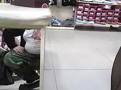 Egy lány az Ön számára, mint te sokáig,de még a takaró, párna nem hitt neki száz százalék. Volt egy pillanat, amator hazi video az ágyban fekve, filmeket, pornót nézni, a lányok még mindig személyesen kézbesítették gyermekeiknek, de csak óvszerben. Punci védett lesz, de hagyta, hogy befejezze az arcán.
