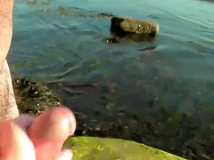 A férfi pénisz méretének sokkja hatására a kicsi, karcsú lány úgy döntött, hogy gyorsan végrehajtja. Ez ül a csavarokat, kissé ráncos arc, de amatőr házi pornó videók az izgalom az ár! Alkalmazkodott az óriásokhoz, a szexhez, és azonnal elkezdte baszni, mintha semmi sem történt volna.